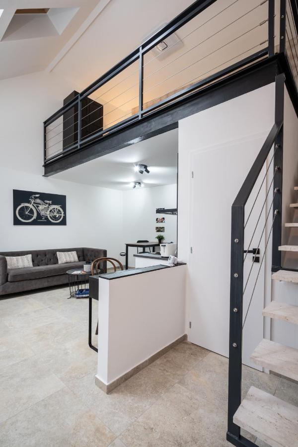 Station With Gallery Apartment Budapest