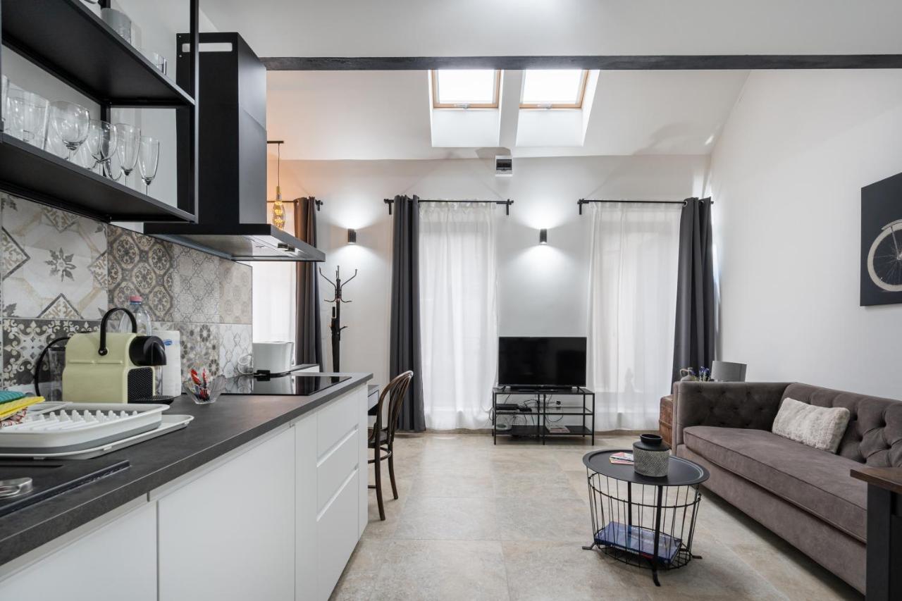 Station With Gallery Apartment *